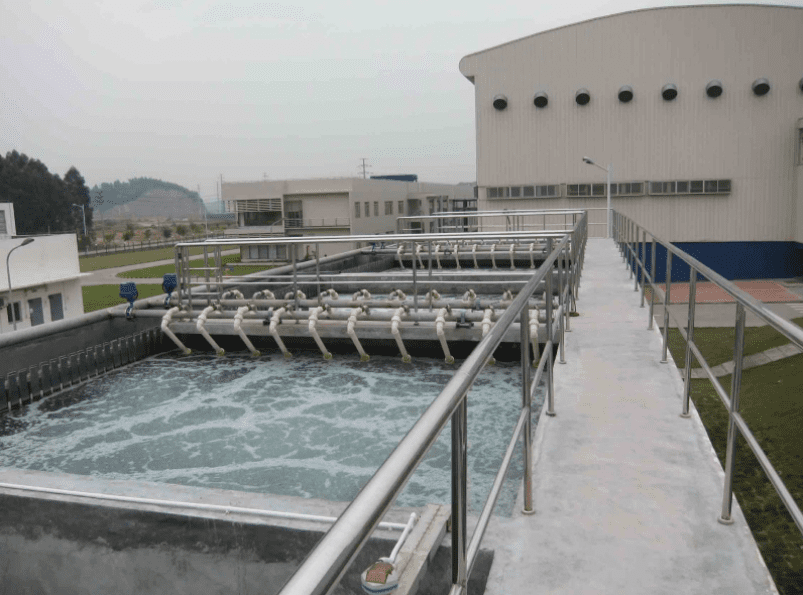 (圖:工業廢水泡沫)